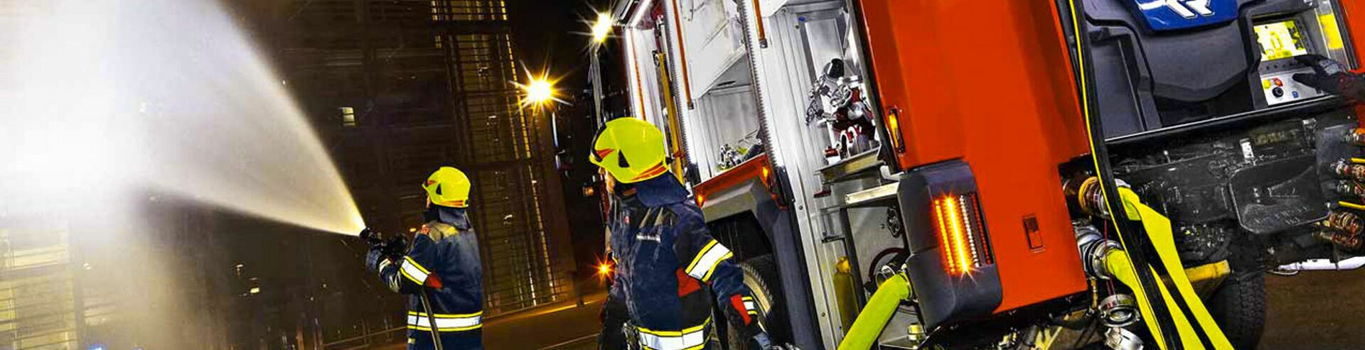Rosenbauer_Parkhaus_loeschen_1950x600px-18e7c4feschmal